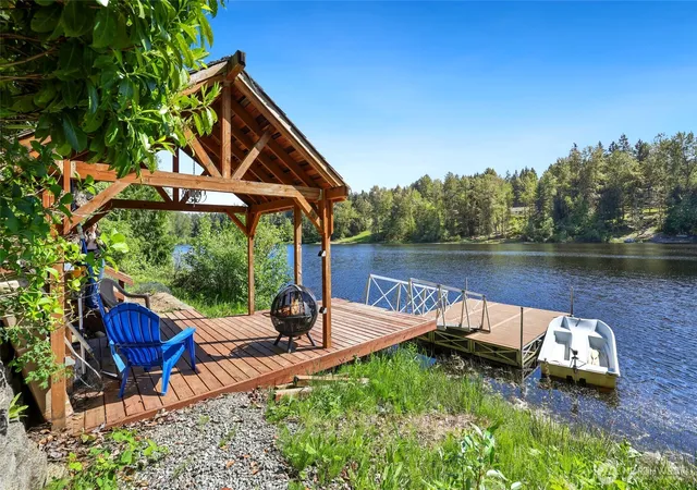 Photo 1 of Single family home for sale at 4820 W Tapps Dr E, Lake Tapps, WA 98391 | MLS# NWM2567030 | Listing updated on 2026-10-01