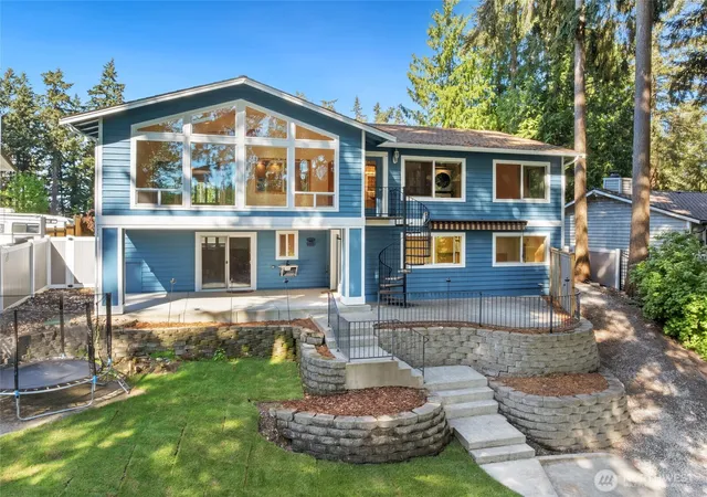 Photo 3 of Single family home for sale at 4820 W Tapps Dr E, Lake Tapps, WA 98391 | MLS# NWM2567030 | Listing updated on 2026-10-01