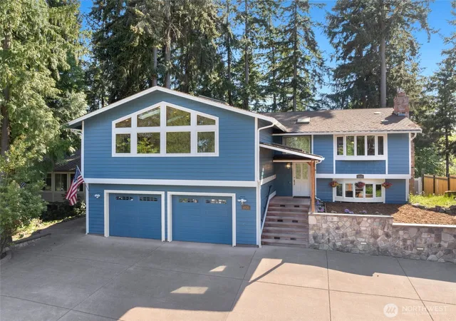 Photo 4 of Single family home for sale at 4820 W Tapps Dr E, Lake Tapps, WA 98391 | MLS# NWM2567030 | Listing updated on 2026-10-01