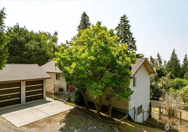Photo 2 of Single family home for sale at 581 Olympic View Dr, Coupeville, WA 98239 | MLS# NWM2567050 | Listing updated on 2026-09-23