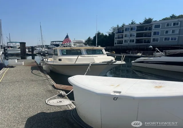 Photo 3 of Sale Pending at 3901 Harborview Dr #B25, Gig Harbor, WA 98332 | MLS# NWM2567079 | Listing updated on 2026-09-25