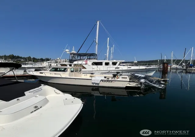 Photo 4 of Sale Pending at 3901 Harborview Dr #B25, Gig Harbor, WA 98332 | MLS# NWM2567079 | Listing updated on 2026-09-25