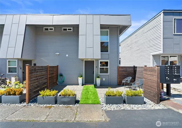 Photo 2 of Single family home for sale at 10112 Ne 68th Street #4, Kirkland, WA 98033 | MLS# NWM2567080 | Listing updated on 2026-10-01