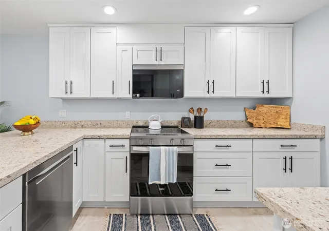 Photo 3 of Townhouse for sale at 6439 139th Avenue NE #30, Redmond, WA 98052 | MLS# NWM2567083 | Listing updated on 2026-09-23