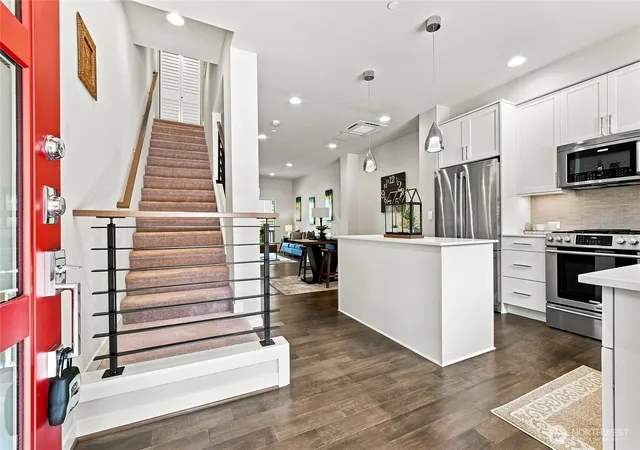 Photo 3 of Townhouse for sale at 1946 Newport Way Nw #16, Issaquah, WA 98027 | MLS# NWM2567087 | Listing updated on 2026-09-23