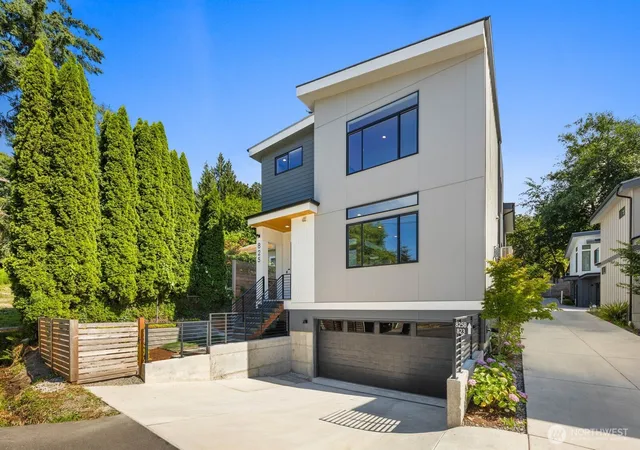Photo 2 of Single family home for sale at 825 Ne 105th Street, Seattle, WA 98125 | MLS# NWM2567095 | Listing updated on 2026-09-23