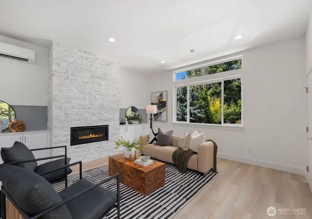 Photo 4 of Single family home for sale at 825 NE 105th Street, Seattle, WA 98125 | MLS# NWM2567095 | Listing updated on 2026-09-23