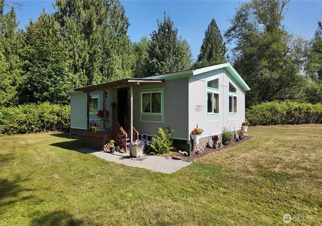 Photo 2 of Manufactured home for sale at 8840 Haystack Rd, Concrete, WA 98237 | MLS# NWM2567103 | Listing updated on 2026-09-23