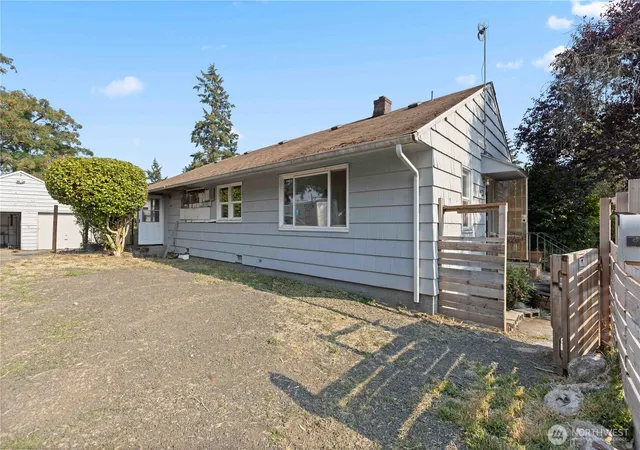 Photo 2 of Sale Pending at 1530 N Wycoff Ave, Bremerton, WA 98312 | MLS# NWM2567108 | Listing updated on 2026-09-25