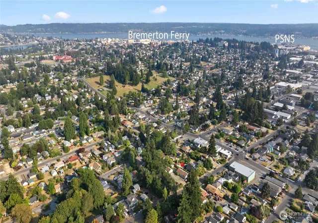 Photo 3 of Sale Pending at 1530 N Wycoff Ave, Bremerton, WA 98312 | MLS# NWM2567108 | Listing updated on 2026-09-25