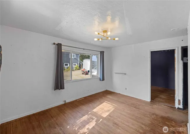 Photo 4 of Sale Pending at 1530 N Wycoff Ave, Bremerton, WA 98312 | MLS# NWM2567108 | Listing updated on 2026-09-25