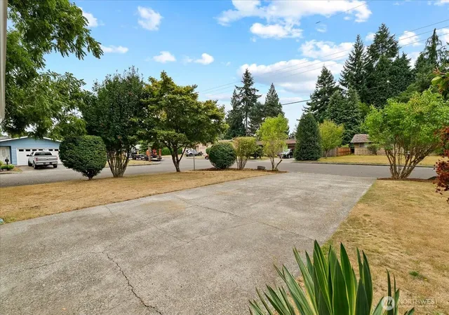 Photo 2 of Single family home for sale at 708 Tartan Dr Sw, Tumwater, WA 98501 | MLS# NWM2567112 | Listing updated on 2026-09-23