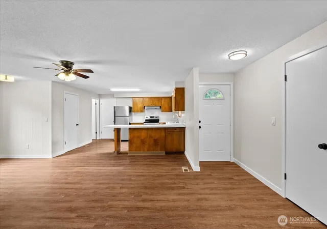 Photo 3 of Single family home for sale at 708 Tartan Dr Sw, Tumwater, WA 98501 | MLS# NWM2567112 | Listing updated on 2026-09-23