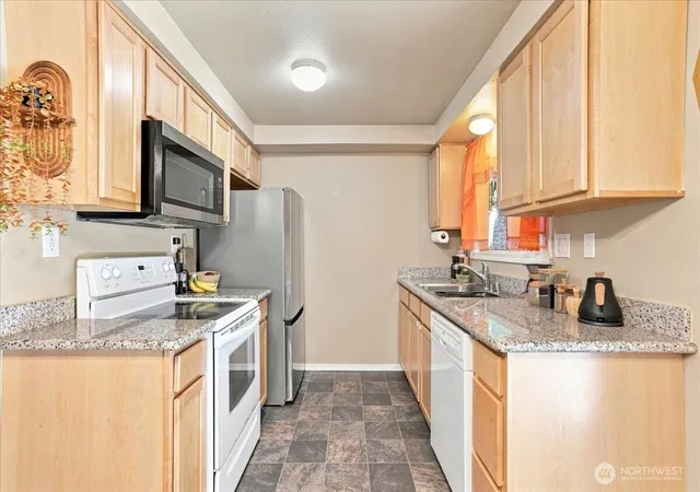 Photo 3 of Condo for sale at 3300 Kauffman Ave #18, Vancouver, WA 98660 | MLS# NWM2567121 | Listing updated on 2026-09-21