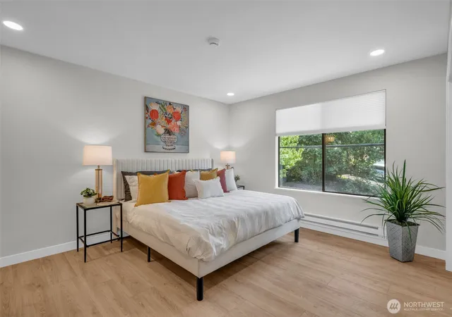 Photo 4 of Condo for sale at 11701 100th Avenue NE #5, Kirkland, WA 98034 | MLS# NWM2567127 | Listing updated on 2026-09-30