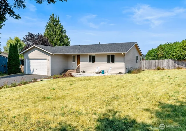 Photo 3 of Single family home for sale at 37433 Ne Fern Pl, Hansville, WA 98340 | MLS# NWM2567144 | Listing updated on 2026-09-23
