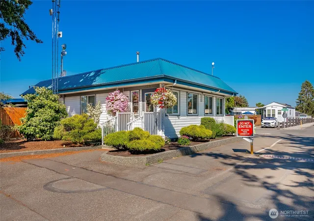 Photo 3 of Manufactured home for sale at 7704 Birch Bay Dr #0101, Blaine, WA 98230 | MLS# NWM2567146 | Listing updated on 2026-09-23