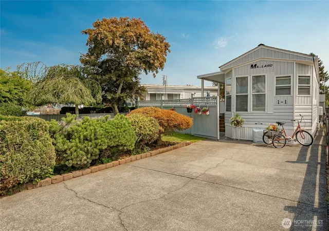 Photo 3 of Manufactured home for sale at 7704 Birch Bay Dr #0101, Blaine, WA 98230 | MLS# NWM2567146 | Listing updated on 2026-09-23