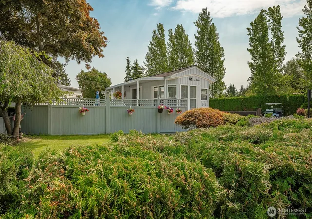 Photo 4 of Manufactured home for sale at 7704 Birch Bay Dr #0101, Blaine, WA 98230 | MLS# NWM2567146 | Listing updated on 2026-09-23