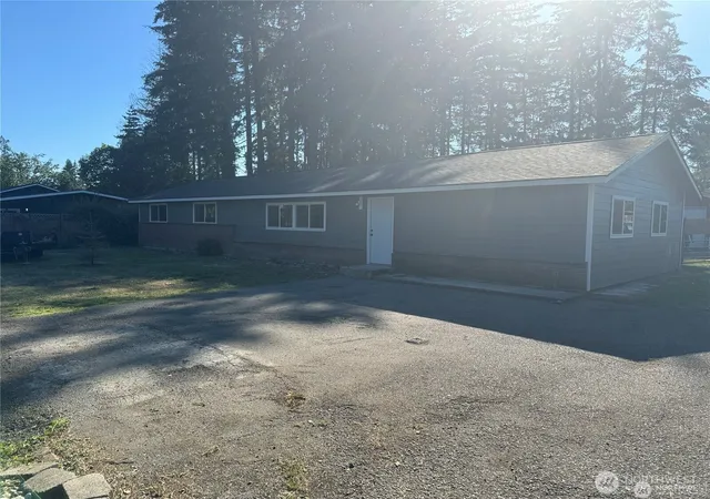 Photo 1 of Sale Pending at 30 E Sylvan Hts Ln, Shelton, WA 98584 | MLS# NWM2567151 | Listing updated on 2026-08-29