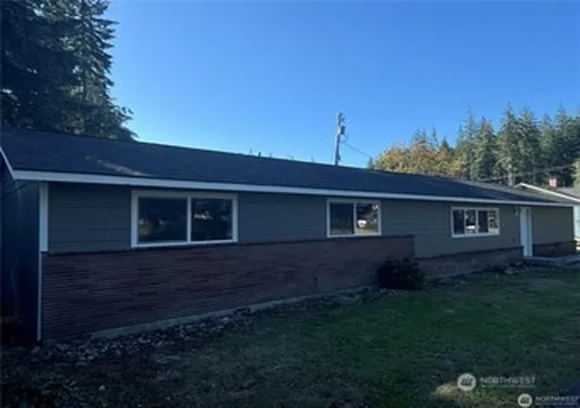 Photo 2 of Sale Pending at 30 E Sylvan Hts Ln, Shelton, WA 98584 | MLS# NWM2567151 | Listing updated on 2026-08-29