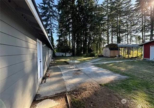 Photo 3 of Sale Pending at 30 E Sylvan Hts Ln, Shelton, WA 98584 | MLS# NWM2567151 | Listing updated on 2026-08-29