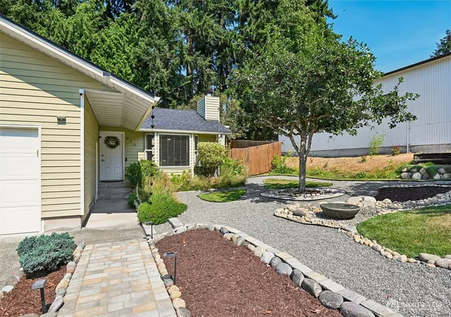 Photo 2 of Single family home for sale at 332 S 314th Pl, Federal Way, WA 98003 | MLS# NWM2567170 | Listing updated on 2026-10-01