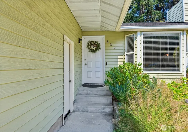 Photo 3 of Single family home for sale at 332 S 314th Pl, Federal Way, WA 98003 | MLS# NWM2567170 | Listing updated on 2026-10-01