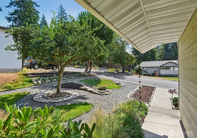Photo 3 of Single family home for sale at 332 S 314Th Pl, Federal Way, WA 98003 | MLS# NWM2567170 | Listing updated on 2026-10-01