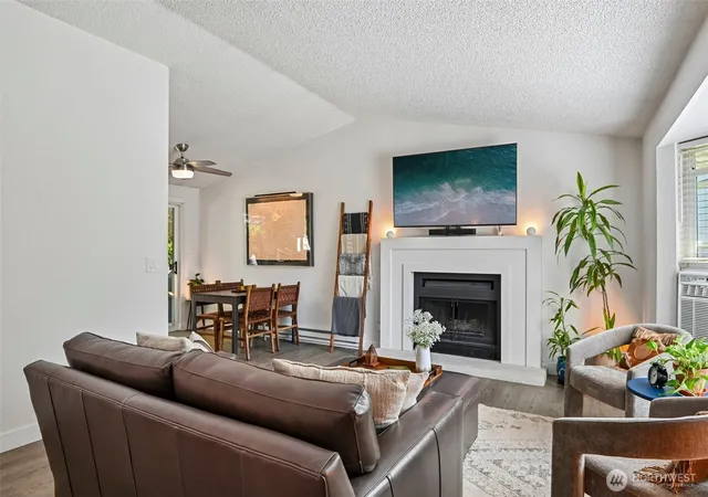 Photo 4 of Single family home for sale at 332 S 314Th Pl, Federal Way, WA 98003 | MLS# NWM2567170 | Listing updated on 2026-10-01