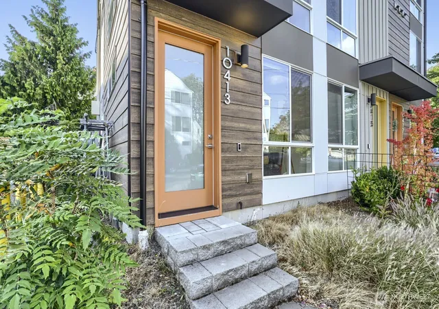 Townhouse for sale at 10413 Alderbrook Pl NW, Seattle, WA 98177 | MLS# NWM2567171