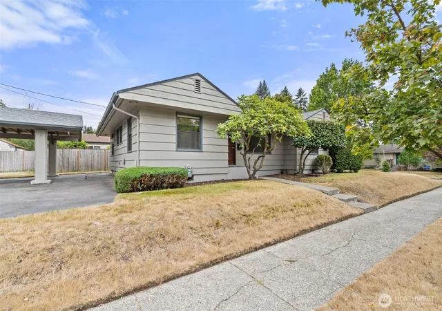 Photo 3 of Single family home for sale at 1719 8th Avenue SW, Olympia, WA 98502 | MLS# NWM2567180 | Listing updated on 2026-10-02
