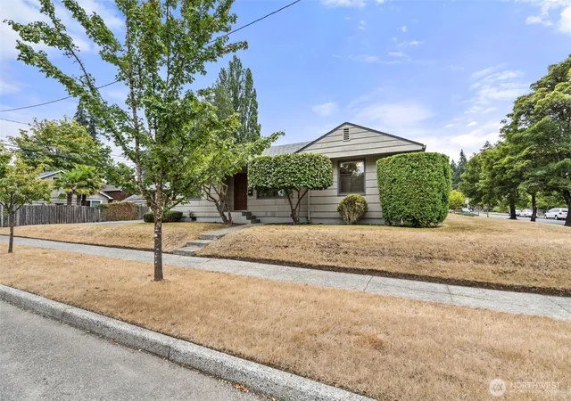 Photo 4 of Single family home for sale at 1719 8th Avenue SW, Olympia, WA 98502 | MLS# NWM2567180 | Listing updated on 2026-10-02