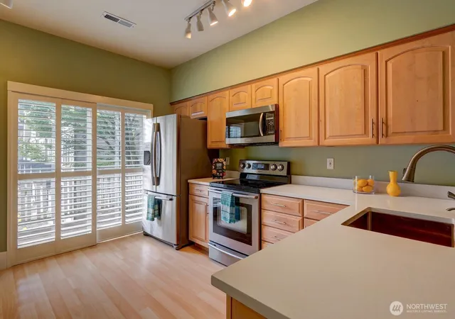 Photo 3 of Townhouse for sale at 18268 NE 97th Way #104, Redmond, WA 98052 | MLS# NWM2567185 | Listing updated on 2026-09-20