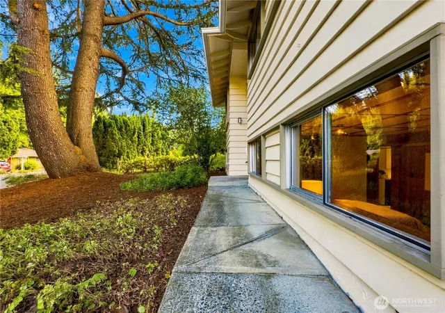 Photo 4 of Single family home for sale at 12231 95th Place NE, Kirkland, WA 98034 | MLS# NWM2567198 | Listing updated on 2026-09-29
