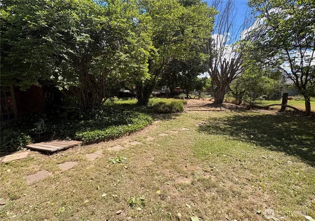 Photo 4 of Single family home for sale at 1127 Fern Ave, Walla Walla, WA 99362 | MLS# NWM2567230 | Listing updated on 2026-09-23