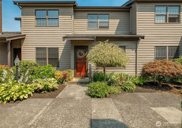 Condo for sale at 1111 Grover St #1B, Lynden, WA 98264 | MLS# NWM2567259