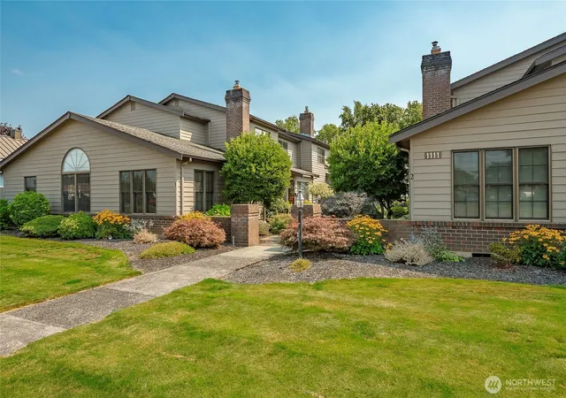 Photo 2 of Condo for sale at 1111 Grover St #1B, Lynden, WA 98264 | MLS# NWM2567259 | Listing updated on 2026-09-23