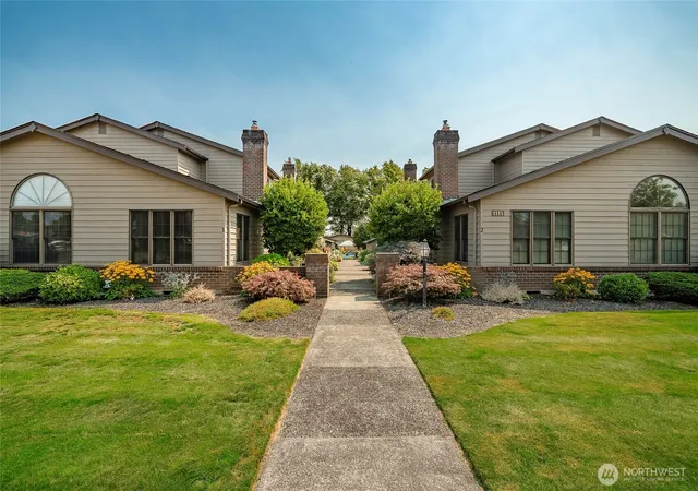 Photo 3 of Condo for sale at 1111 Grover St #1B, Lynden, WA 98264 | MLS# NWM2567259 | Listing updated on 2026-09-23