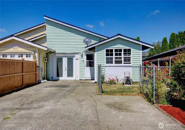 Photo 3 of Single family home for sale at 5219 101st Place Ne, Marysville, WA 98270 | MLS# NWM2567269 | Listing updated on 2026-09-23