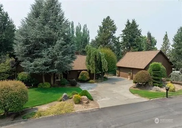 Photo 1 of Single family home for sale at 820 Meadowlark Ln S, Othello, WA 99344 | MLS# NWM2567290 | Listing updated on 2026-10-02