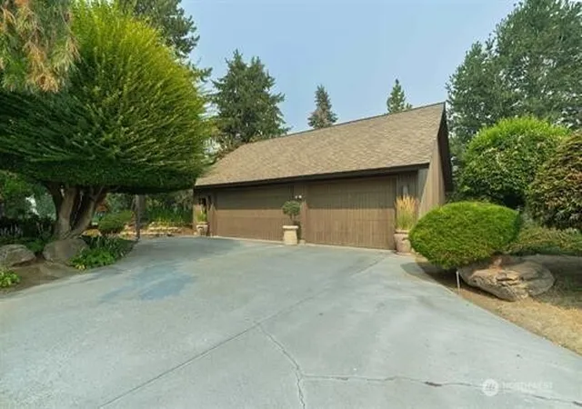 Photo 3 of Single family home for sale at 820 Meadowlark Ln S, Othello, WA 99344 | MLS# NWM2567290 | Listing updated on 2026-10-02