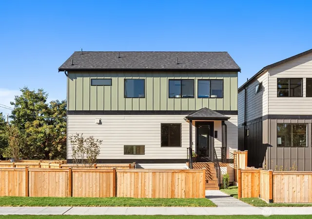 Photo 2 of Condo for sale at 3314 W Dravus Ave, Seattle, WA 98199 | MLS# NWM2567299 | Listing updated on 2026-09-29