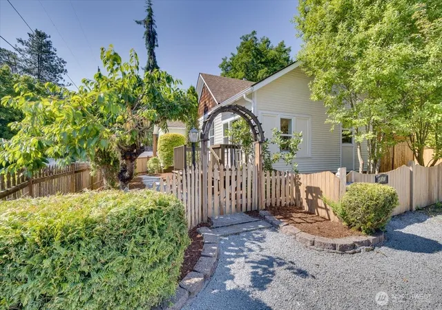 Photo 2 of Condo for sale at 402 W Galena St, Granite Falls, WA 98252 | MLS# NWM2567312 | Listing updated on 2026-09-23