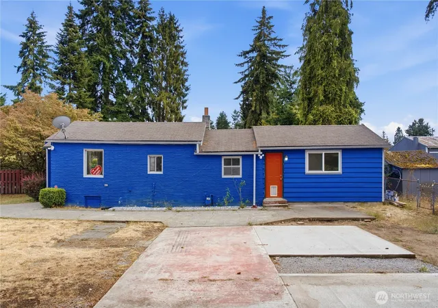 Photo 3 of Single family home for sale at 10409 3rd Avenue Sw, Seattle, WA 98146 | MLS# NWM2567316 | Listing updated on 2026-09-23