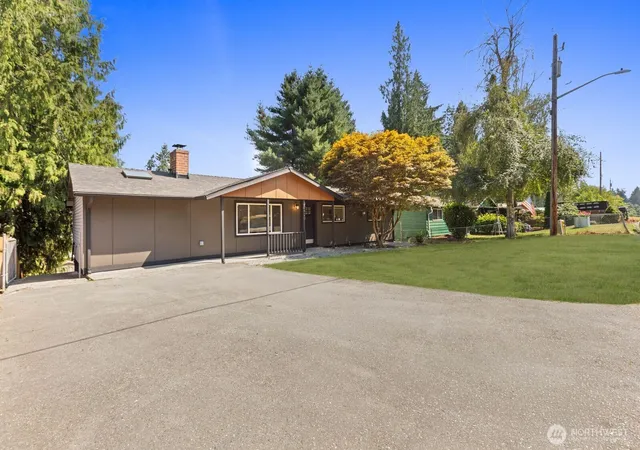 Photo 2 of Single family home for sale at 30420 2nd Ave S, Federal Way, WA 98003 | MLS# NWM2567330 | Listing updated on 2026-09-24