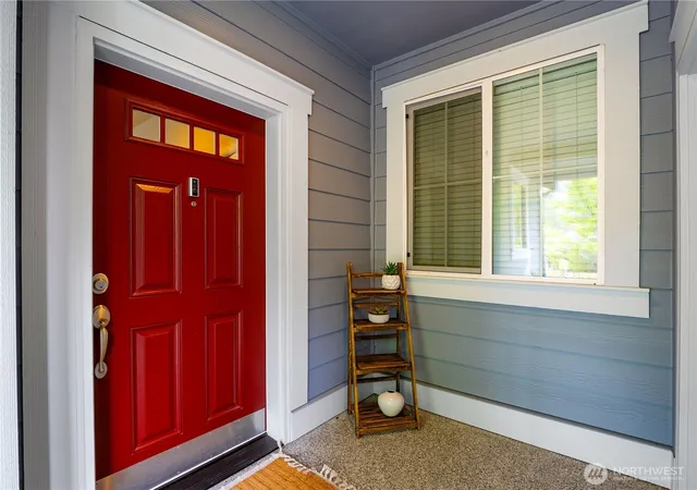Photo 4 of Townhouse for sale at 4678 Strathmore Cir Sw, Port Orchard, WA 98367 | MLS# NWM2567336 | Listing updated on 2026-09-29