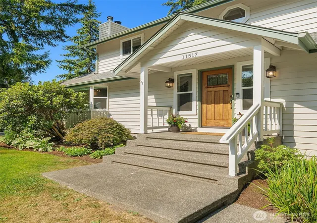 Photo 4 of Single family home for sale at 11517 Tyler Pl Ne, Bainbridge Island, WA 98110 | MLS# NWM2567340 | Listing updated on 2026-09-24