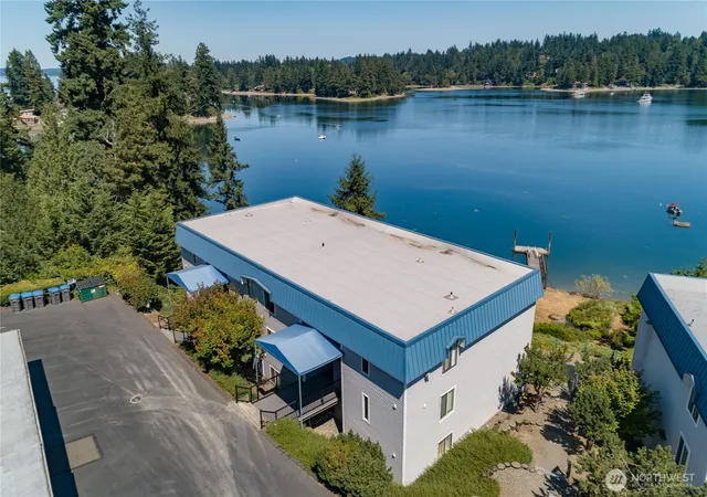 Photo 3 of Condo for sale at 924 Shorewood Dr #C28, Bremerton, WA 98312 | MLS# NWM2567371 | Listing updated on 2026-09-28