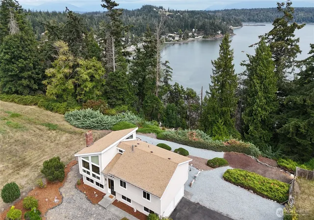 Photo 4 of Single family home for sale at 7565 Crescent Ln, Anacortes, WA 98221 | MLS# NWM2567372 | Listing updated on 2026-09-22
